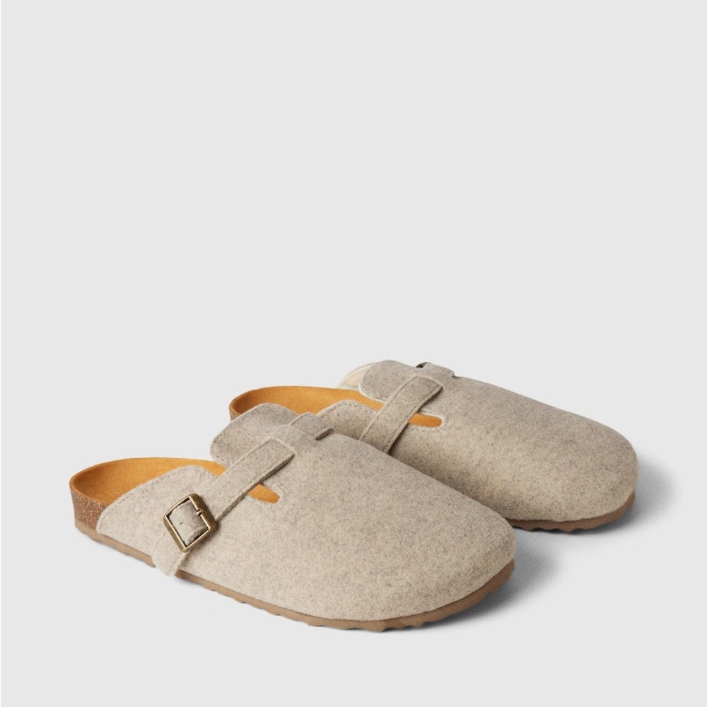 Buckle clogs GAP